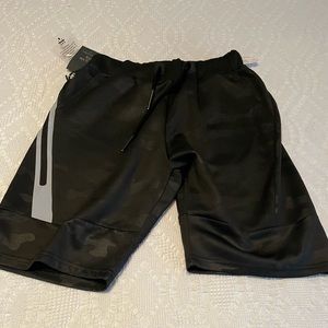 BROOKLYN ROOTS Sports Athletic Men Shorts Small, Black Camouflage